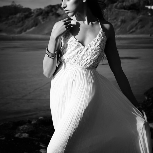 Elegant Dress - Picture 1 of 4